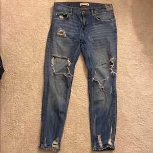 Zara Ripped mom jean